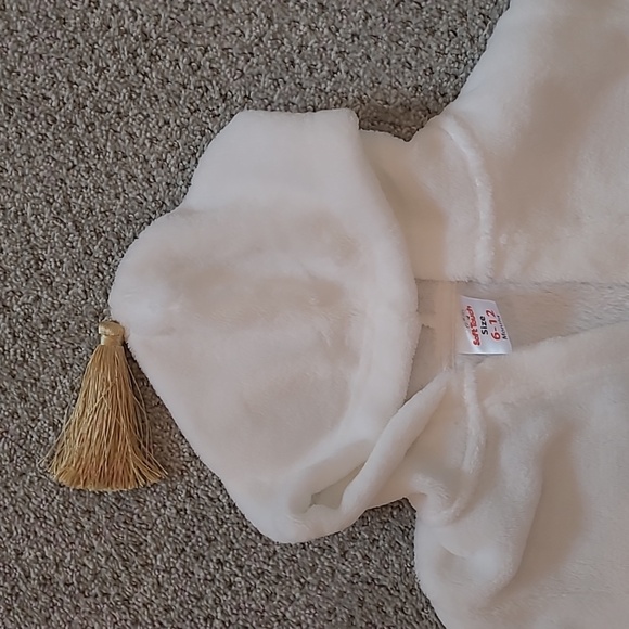 White Hooded Baby Robe with Tassel | 6-12M - Picture 2 of 5